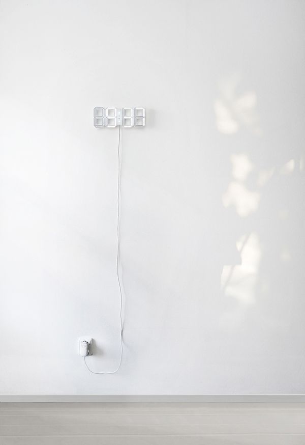 Ρολόι τοίχου "White & White" από τον Vadim Kibardin