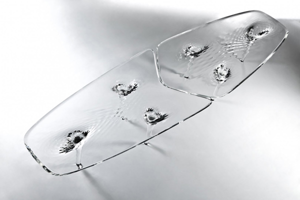 Το "Υγρόκρυστάλλινο" Τραπέζι από τον Zaha Hadid