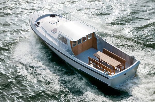 Elegant Boat Firmship 42 by Studio Job