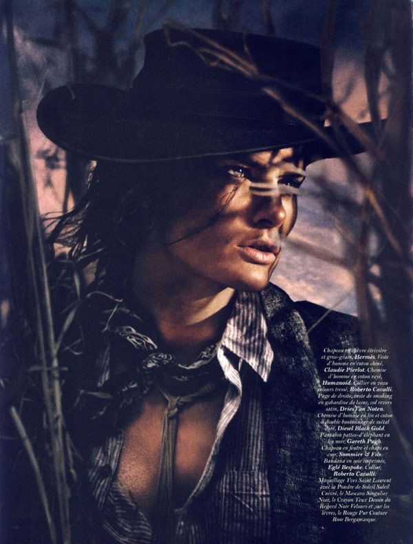 Isabeli Fontana στο παριζιάνικο Vogue 