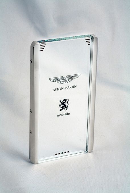 Concept τηλεφώνου Mobiado CPT002 Aston Martin 