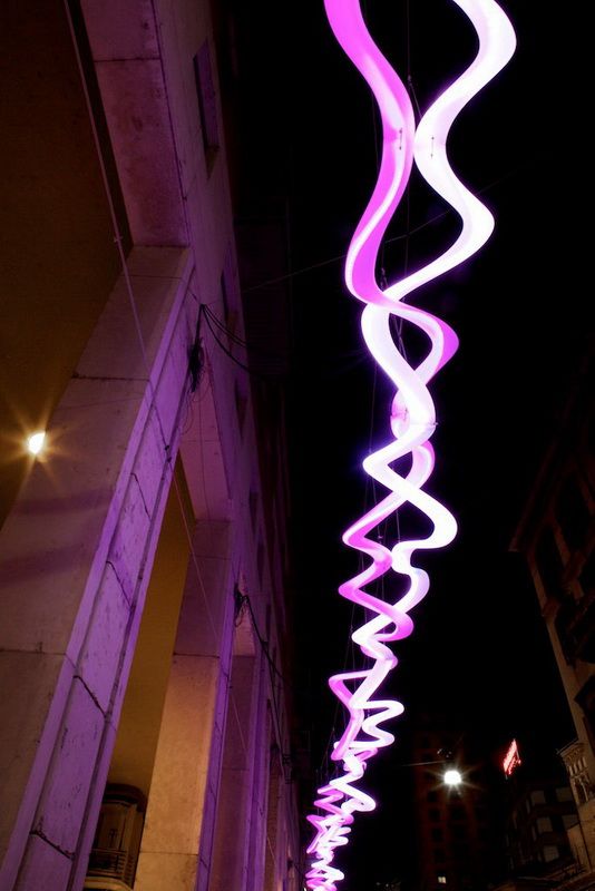 DNA γιρλάντα από τον Karim Rashid