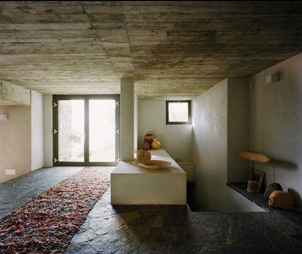 Σύγχρονο πέτρινο σπίτι στην Ιταλία
