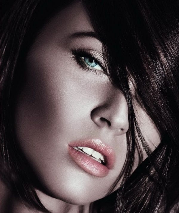 Μέγκαν Φοξ (Megan Fox) σε μια διαφημιστική παρουσίαση για το Giorgio Armani Beauty 2011