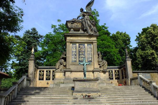 Ένα Ταξίδι στην Όμορφη Τσεχία-Μνημείο Vyšehradský Hřbitov