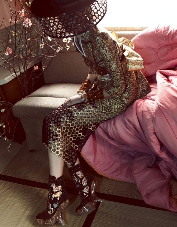H φωτογράφιση της Camilla Arkans στο Vogue της Ιαπωνίας 