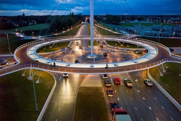 Η Πρωτοποριακή Κυκλική Γέφυρα Hovering στην Ολλανδία