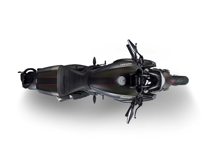 Η Νέα Ducati Diavel Carbon 2016