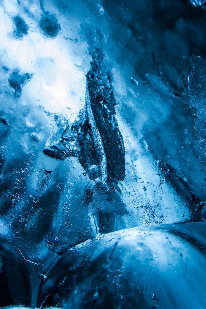 Τα Μαγευτικά Σπήλαια Πάγου στην Ισλανδία από τον Julien Ratel