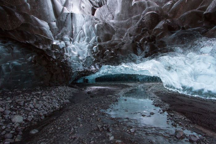 Τα Μαγευτικά Σπήλαια Πάγου στην Ισλανδία από τον Julien Ratel
