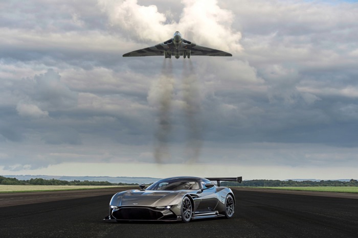 Το Νέο Υπέρ-Αυτοκίνητο Aston Martin Vulcan 2017